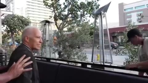 (NEW) Streamers Bust Hollywood Producer Trying To Meet A 15 Yr Old!!