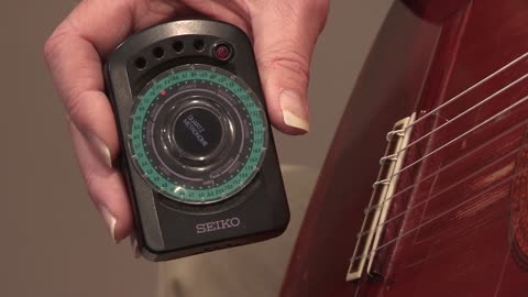 Leyenda Right-Hand Technique Video #10: Practice with a metronome