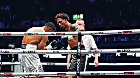 “Two warriors locked in the ring, this is the heart of boxing.”🔥