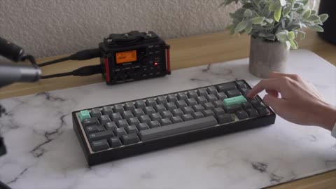 Iskar with Quartz Linears Typing Sound Test (PC Plate)