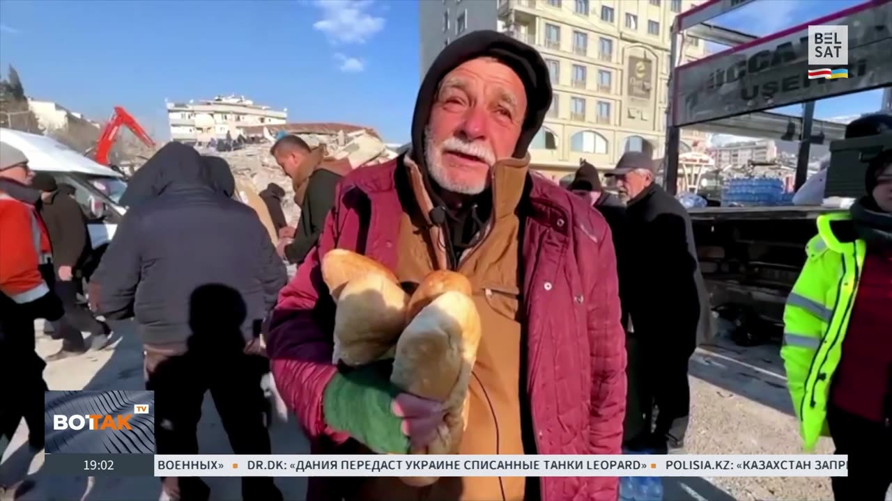 Душераздирающие кадры из Турции: семьи слышат голоса близких из-под завалов