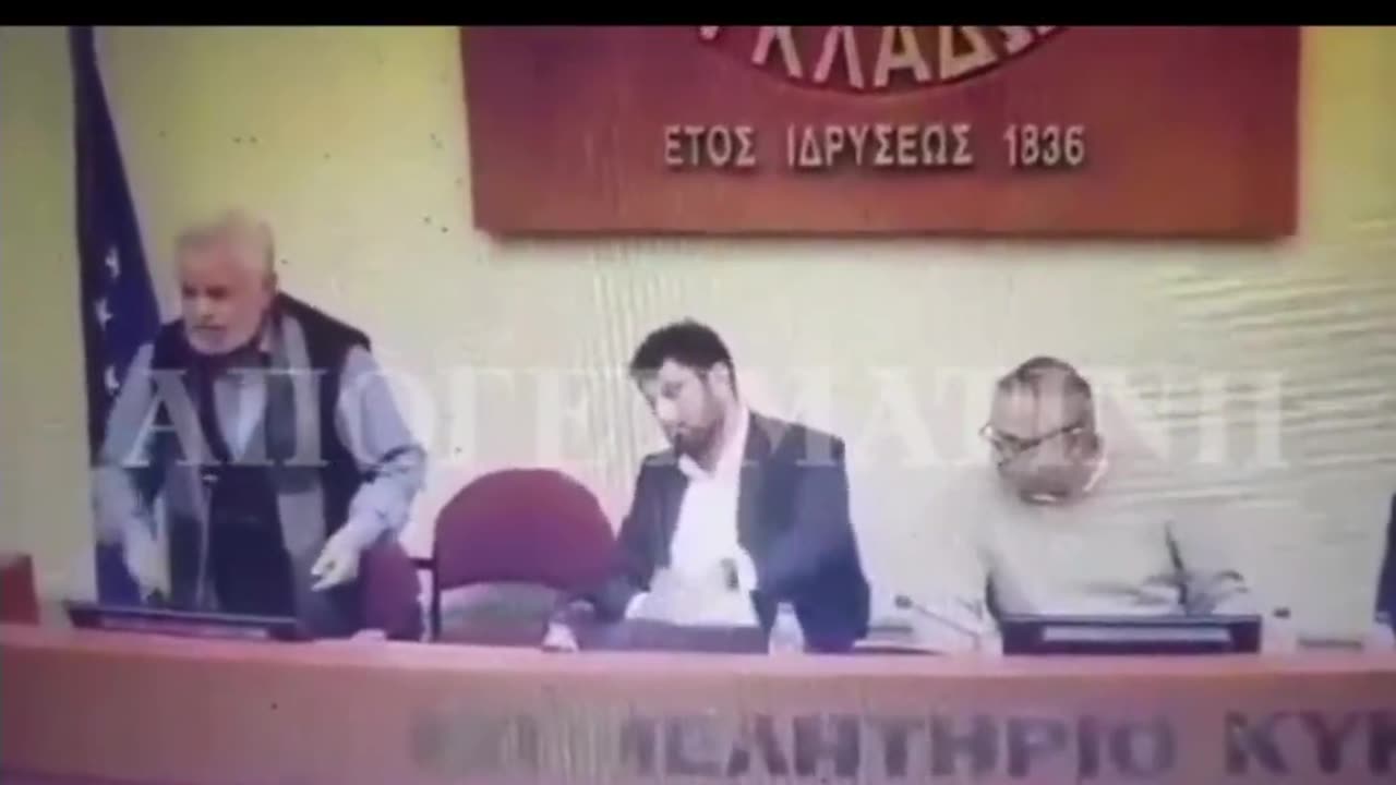 "Να τους πούμε αν θες να σου ξαναμιλήσω κουμπάρε, φίλε, σύντροφε, να ψηφίσεις σύριζα!"