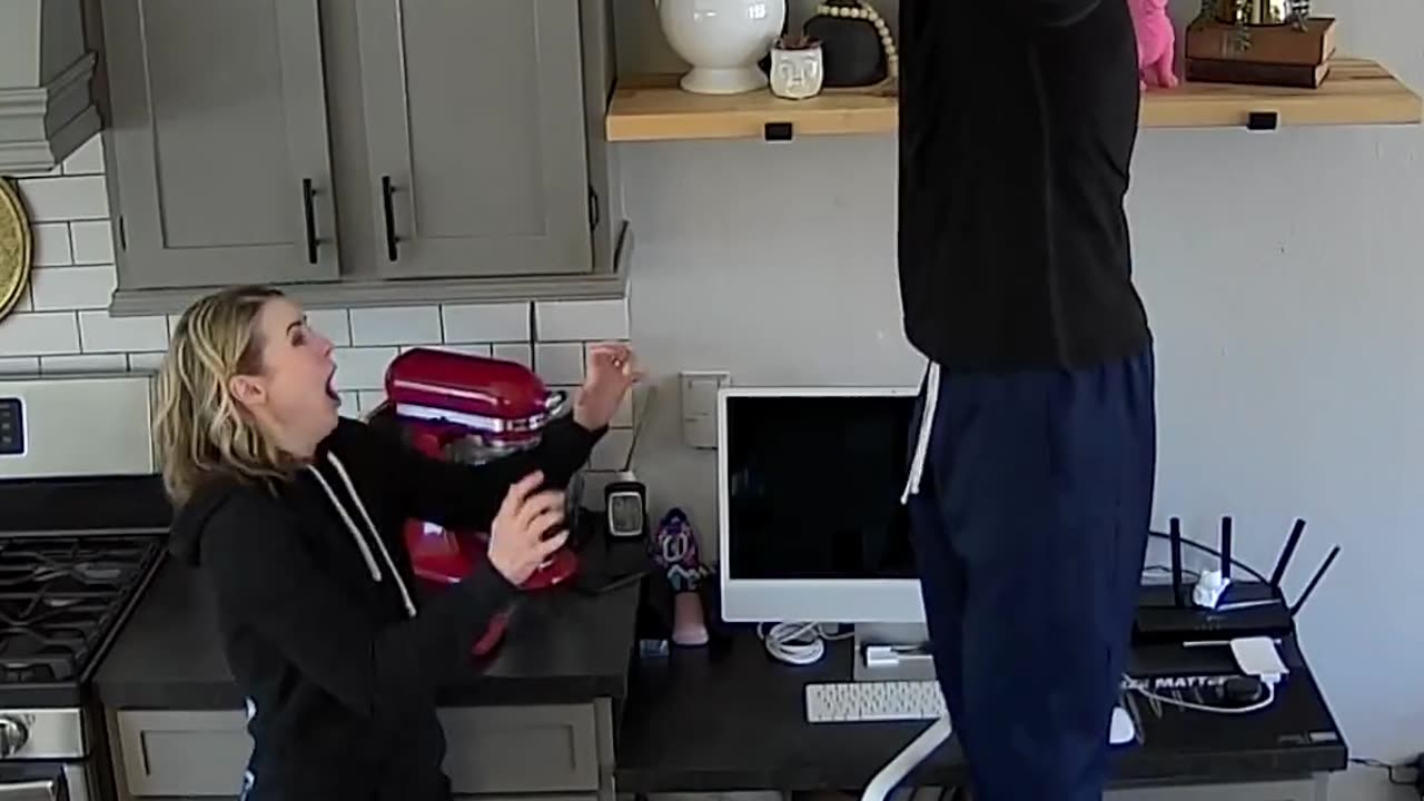 🤣😆❤️💙Never scare your Wife!