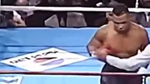 Se o mike fosse 15 anos mais novo na luta com o paul ele teria o feito de boneca