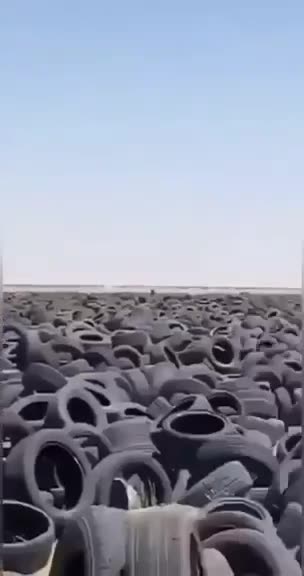 쿠웨이트의 폐 타이어 소각장. 언론에서는 볼 수 없다고