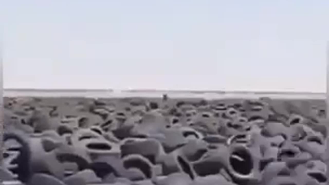 쿠웨이트의 폐 타이어 소각장. 언론에서는 볼 수 없다고