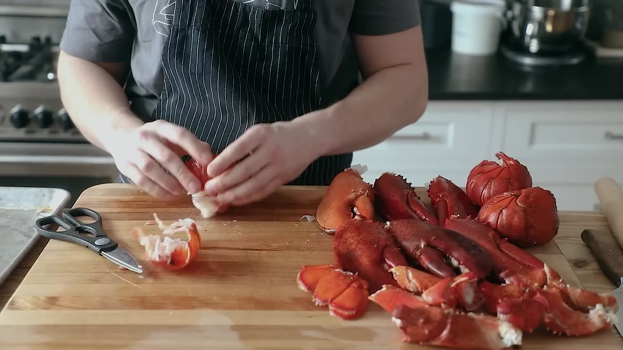 Making Red Lobster Cheddar Bay Biscuits At Home | But Better