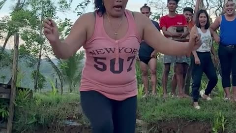 คุณยายสุดเซ็กซี่โชว์ลีลาเด็ดก่อนกระโดดโลดเต้น