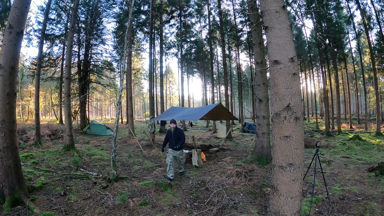 Setting up the camera to film under the tarp. Speedlapse 20th Jan 2023