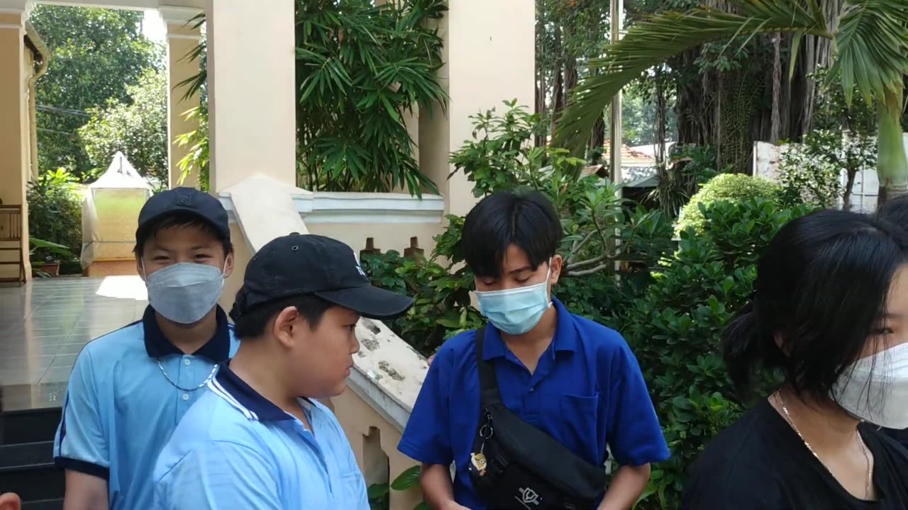 Thăm quan và thấp hương tại Nhà Truyền Thống Quận; Đài Tưởng Niệm Quận; Lăng Ông; Thư Viện Quận P1