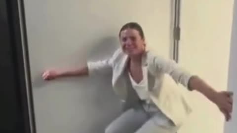 😄Hilarious reactions when scared, just distractions 😉