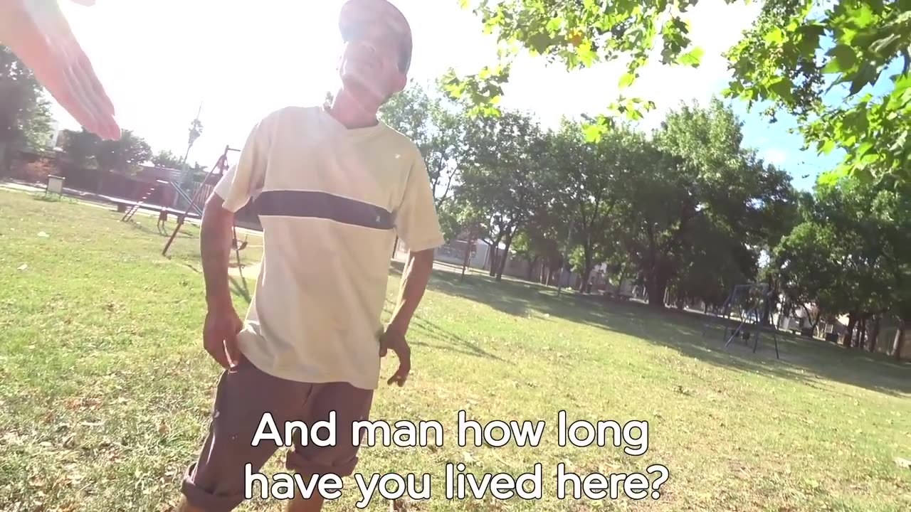 Man films into the worst neighborhood of Rosario Argentina, barely films