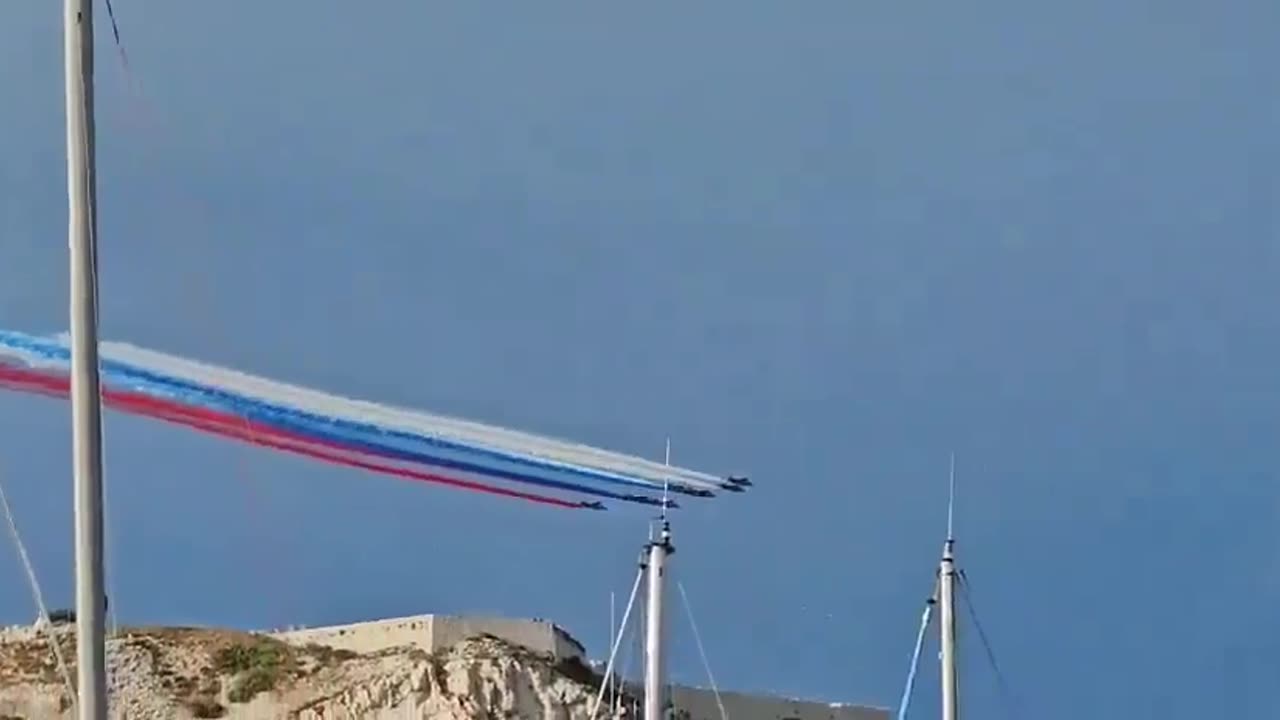 French fighter jets accidentally displayed the wrong flags in the sky - Russian