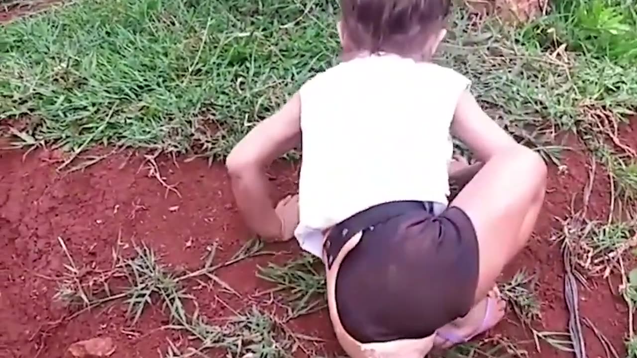 People Are Awesome - Little Girl With Prosthetic Leg Climbs Hill ｜ Peop..