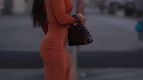 😋😯 dont mind me just passing🍑 #short