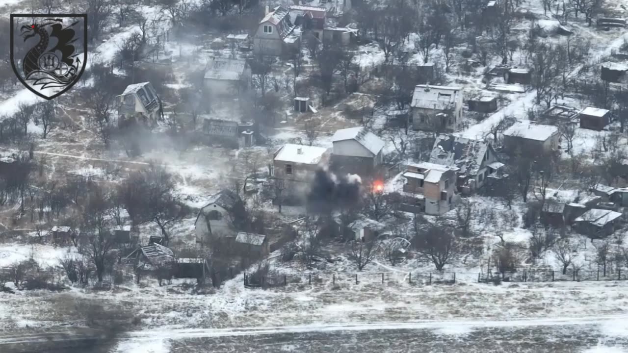 WAR IN UKRAINE: Ukrainian Troops Firing On Russian Positions Using Rapira MT-12 Anti-Tank Gun