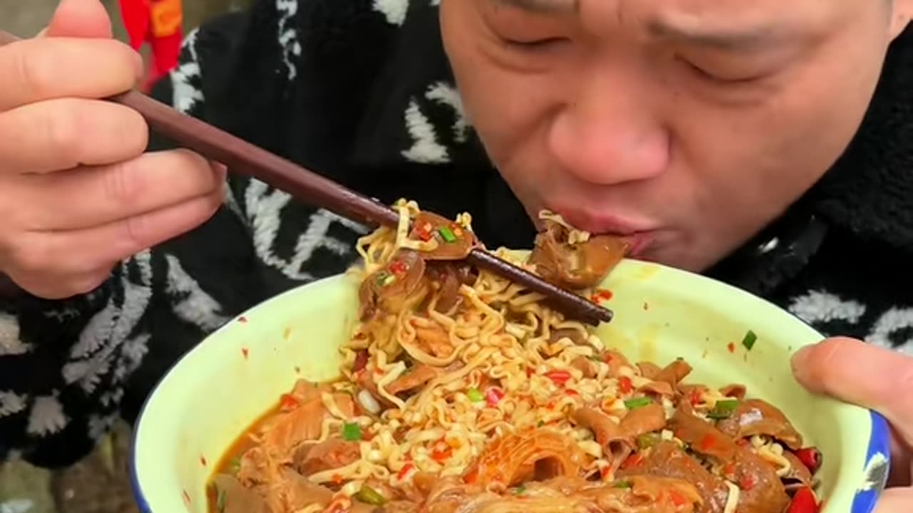 Cook And Eat Spicy Beef Noodle Soup