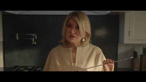 Martha Stewart Compares An Unwanted Guest To COVID 19🤔 Brought To You By Pfizer🤬😡🤬