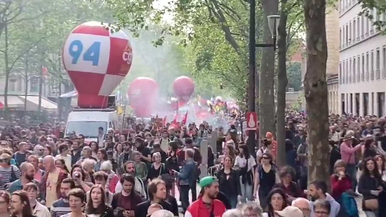 PARIS CHAOS: Marxist Demonstrators Clash With Riot Police in Violent Protests