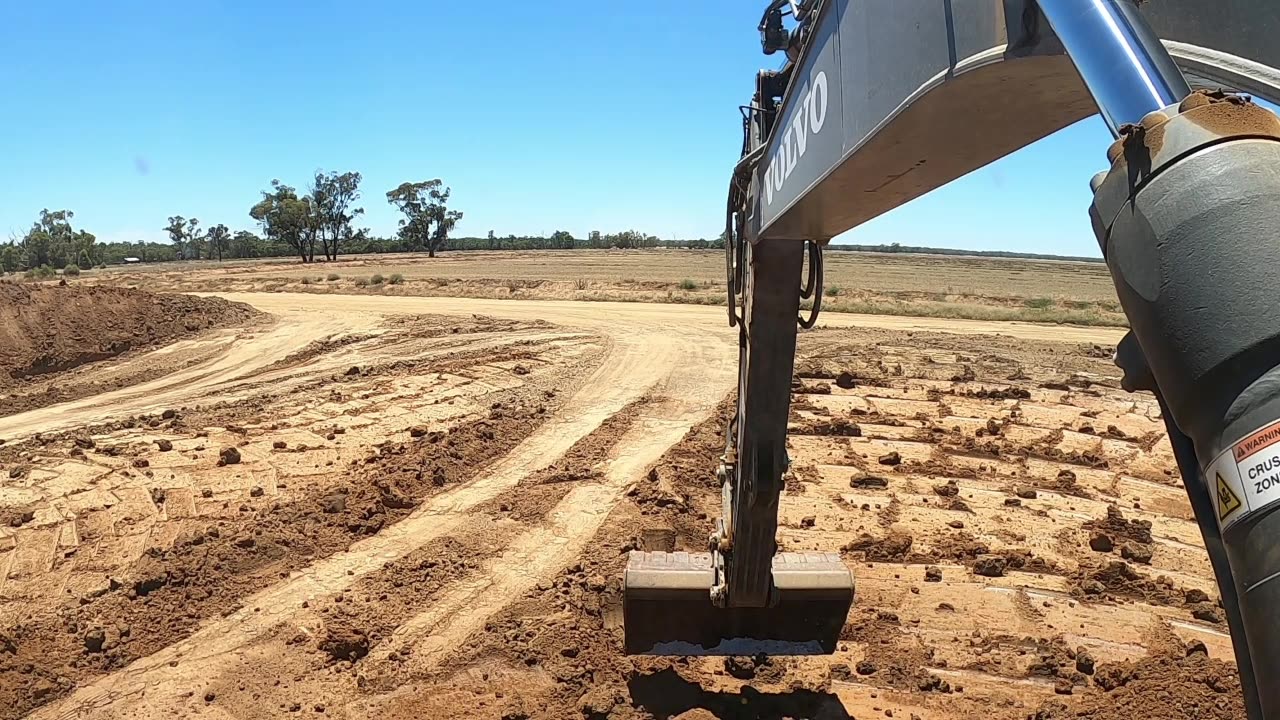 Moving mountains with Volvo ec220 excavator