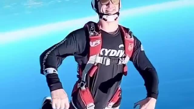 Enjoy with Sydiving.