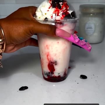 Strawberry Oreo Cheesecake Frappuccino