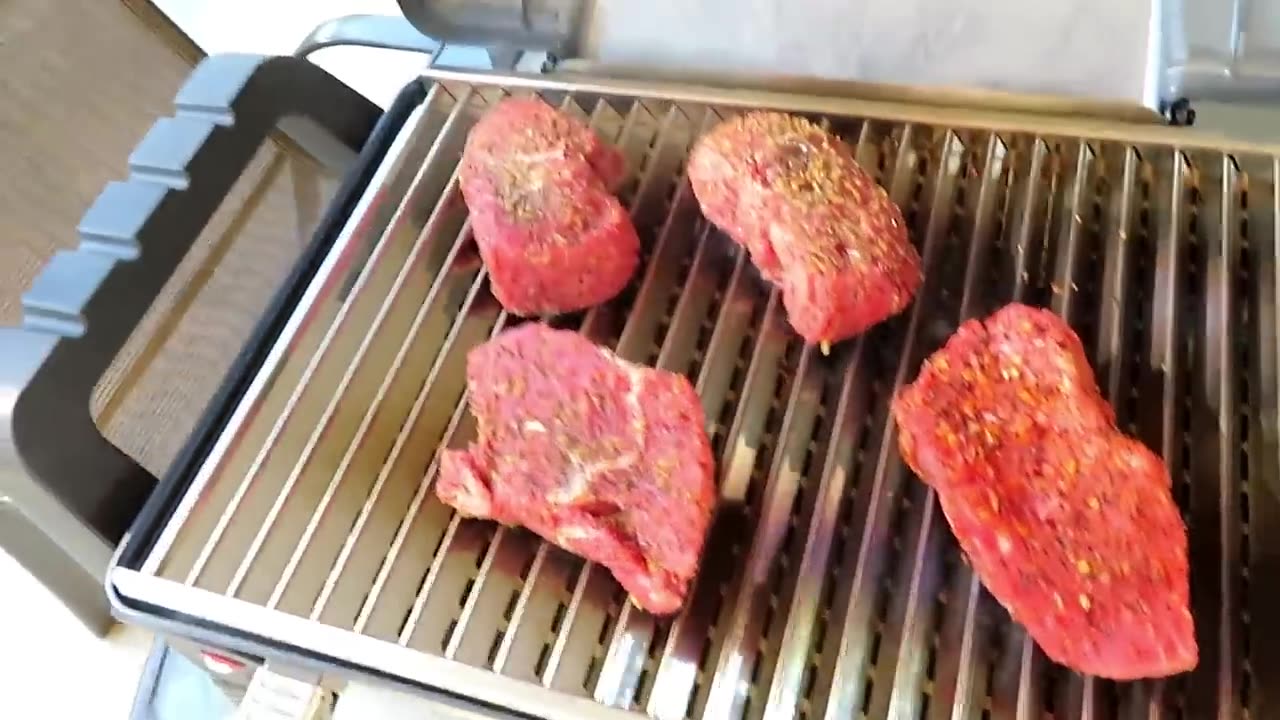 Tip # 29 - Char Broil Grill 2 GO X200 Review // Propane Grill for Full Time RV Living