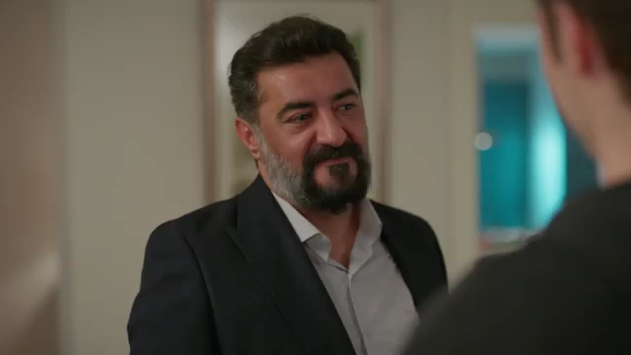 Mahir se despide de Akif tras decidir que se marcha de Estambul: "Has sido un padre para mí"