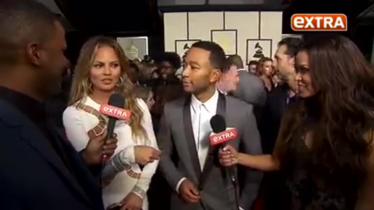 JOHN LEGEND CRINGES AS CHRISSY TEIGEN REVEALS THEY HAD SEX ⚤ AT BATHHOUSE BARRY EVENT