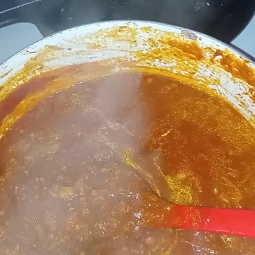 Difference between red gravy and sauce