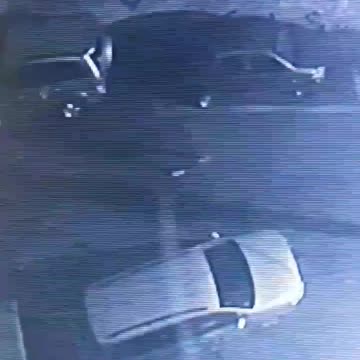 E pazakontë në Vlorë, i riu del natën dhe thyen pasqyrat e makinave