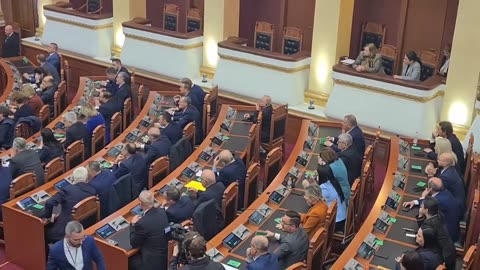 Deputeti i PS kapet ‘mat’, shtyp butonin edhe për kolegen