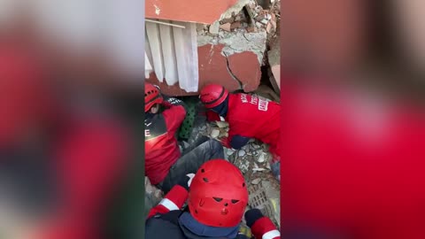 TURKEY EARTHQUAKE: Woman Trapped For 52 Hours Tells Rescuers 'I Love You'