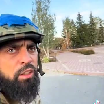 Los #ucranianos #izaron la bandera de #Bandera en la #ciudad #rusa capturada de #Sudzha