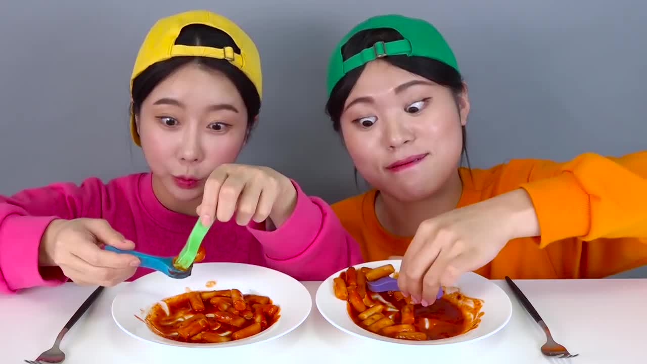 Mukbang 뽀로로 짜장면 떡볶이 Pororo Tteokbokki Noddle | @Sociallyviral