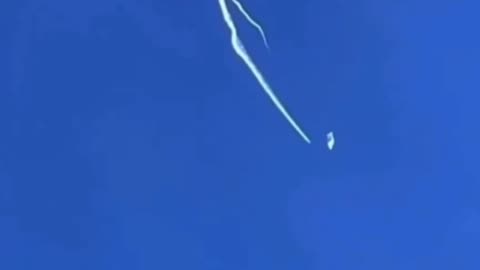 Impressionante: veja o momento em que balão chinês foi atingido por míssil americano