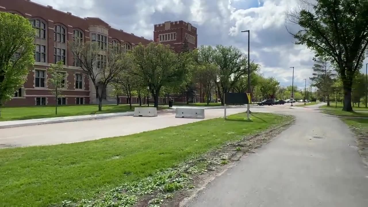 Walking in Regina, May 22, 2024: Broad Street to the Crescents by way of the lake