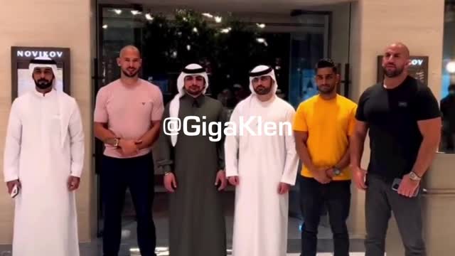 Andrew Tate spends dinner in DUBAI