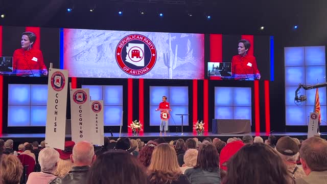 Kari Lake speaking at the AZ GOP meeting delivers a message from Donald Trump