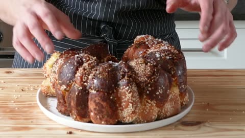 Easy Homemade Monkey Bread (2 Ways)