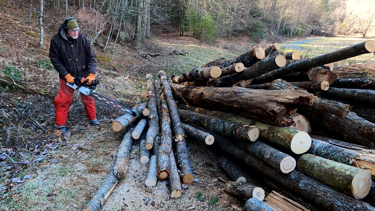 Stihl MS500i Flingin' Chips on the Woodpile