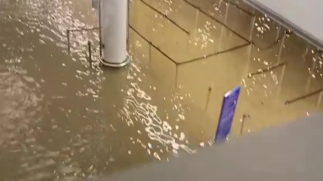 flood in Auckland airport, new zealand