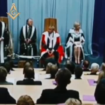 ❌ 🪜Iniziazione del giovane Trump al grado massonico...