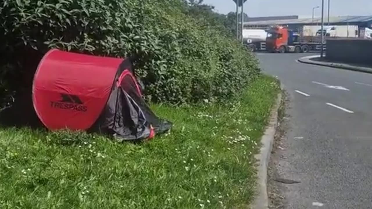 Ireland 📍🇮🇪 More tents spotted near Dublin port close to East Wall.