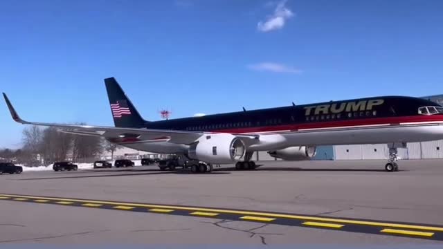 Trump Landing in New Hampshire