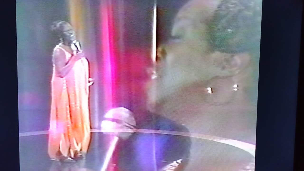 Sara Vaughn Grammy Awards 1977 Live