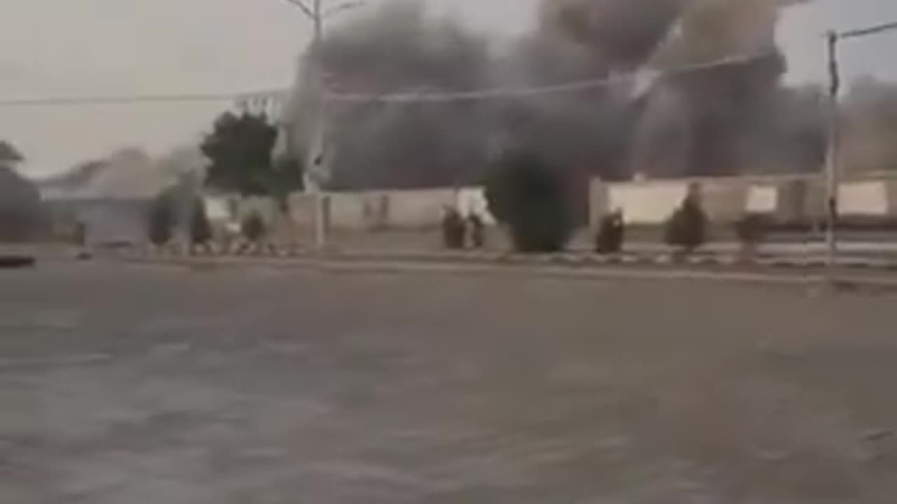 Footage shows the moment US, UK warplanes bombed the Yemeni city of Sana'a