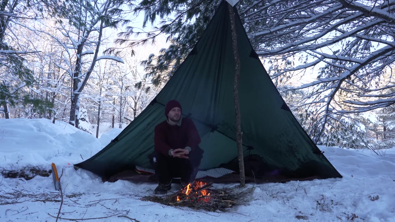 Solo Winter Camping - Snowy overnight w/ Tarp