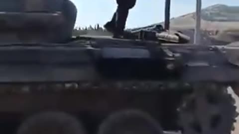 🇸🇾Syria: T-72s, Strela-10, BMP-1 and soldiers captured!