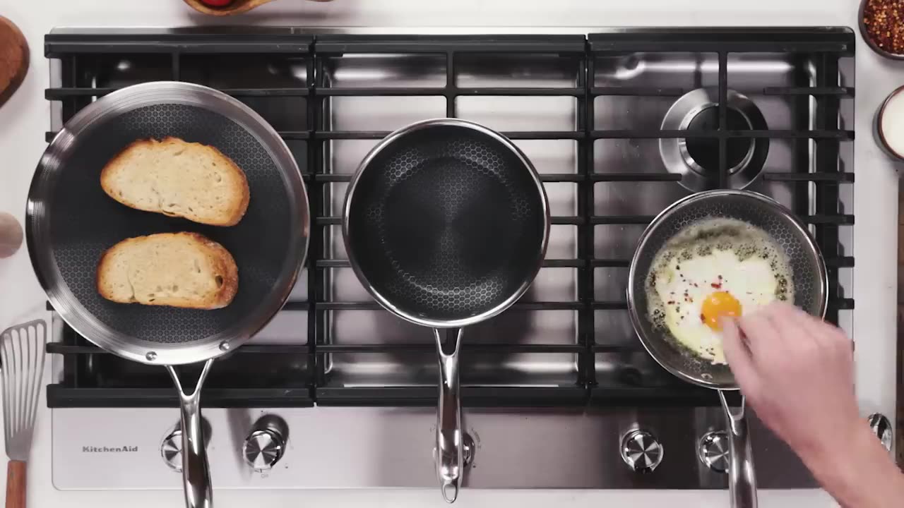 Gordon Ramsay Makes Scrambled and Fried Eggs - Cooking With Gordon - HexClad